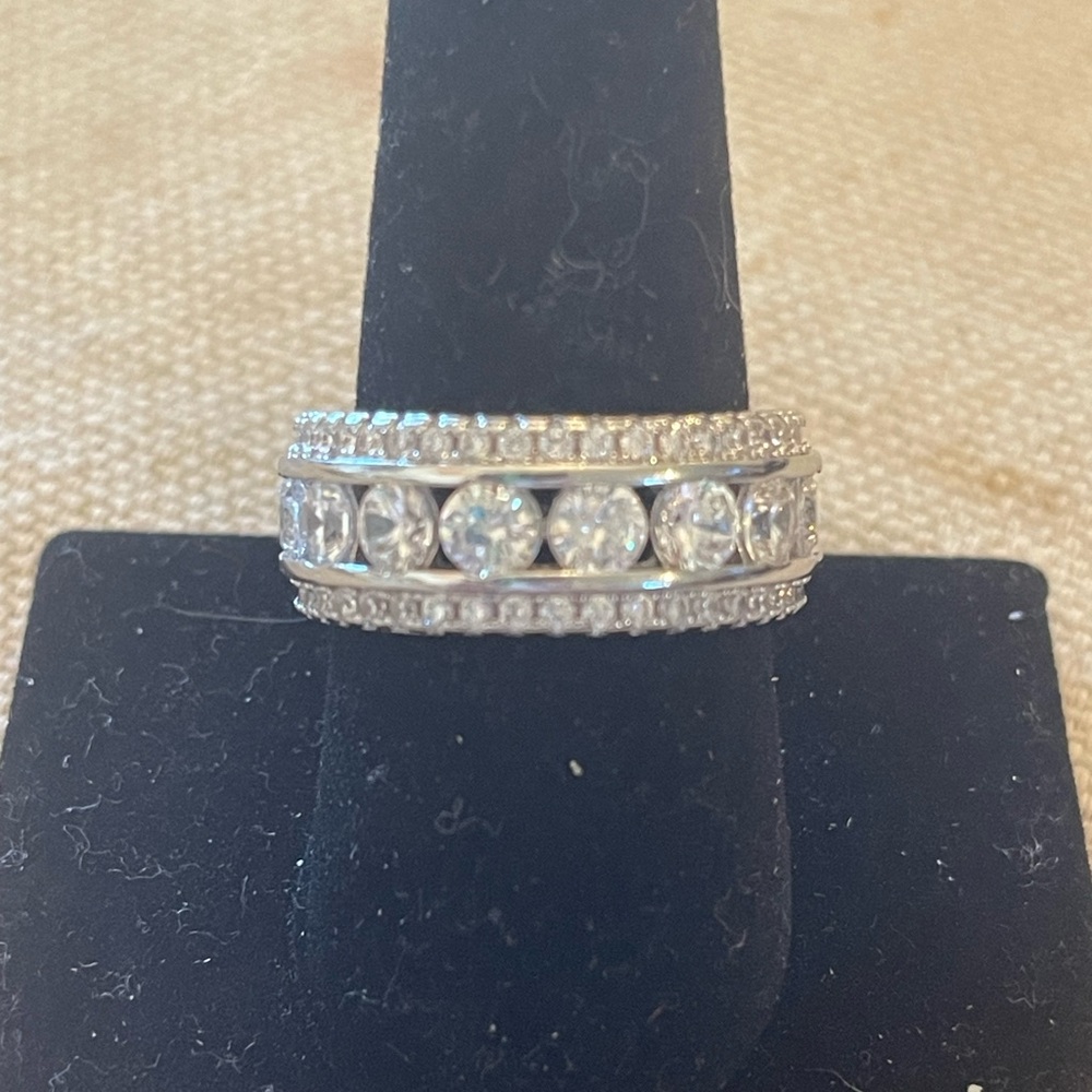 Wedding anniversary band